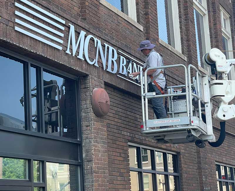 Paris-Signs-sign-installation